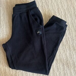 ALO Yoga Women’s Weekend Escape Jogger